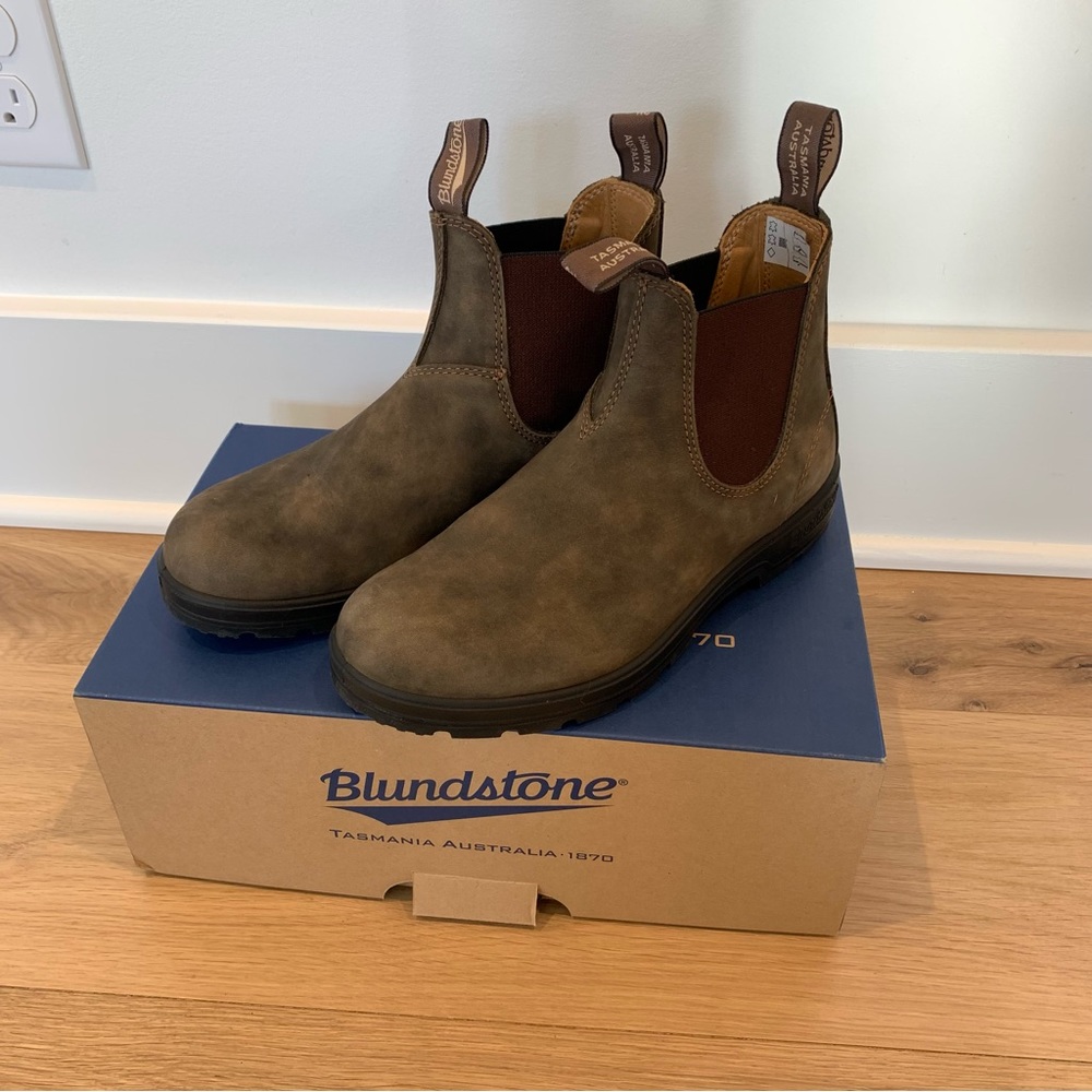 NIB Blundstone 585 Women’s 9 US Rustic Brown Chelsea